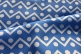 Ткань с голубым геометрическим орнаментом
